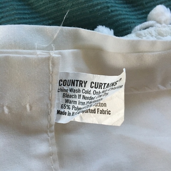 adorable white pom-pom curtains - Picture 3 of 7